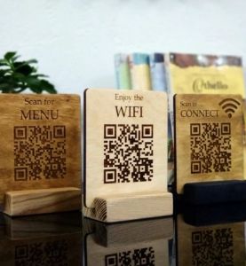 Bảng gỗ Mã QR Wifi Thẻ ngân hàng để bàn khắc lên gỗ in theo yêu cầu